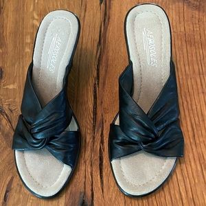 Aerosoles Super Comfy Black Leather Sandal, Size 8